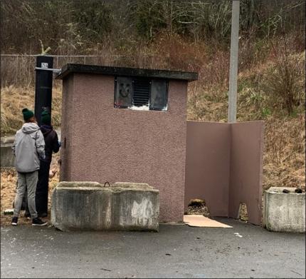 Kapowsin Lake: Restroom after it was repainted. 