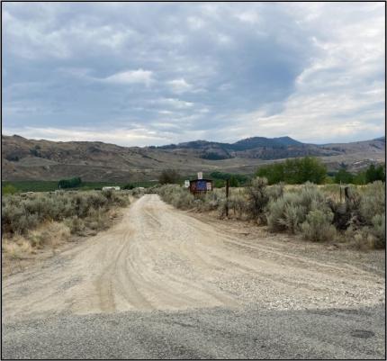 Access road to Aeneas Lake