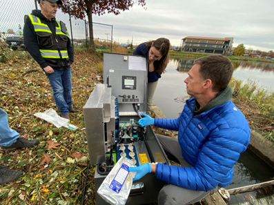 County, WDFW and Smith-Root staff deploy sampling units that filter water for environmental DNA.