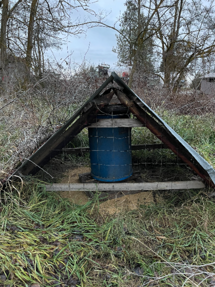 Avian feeding station.